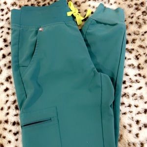 Women’s extra small regular figs. Green